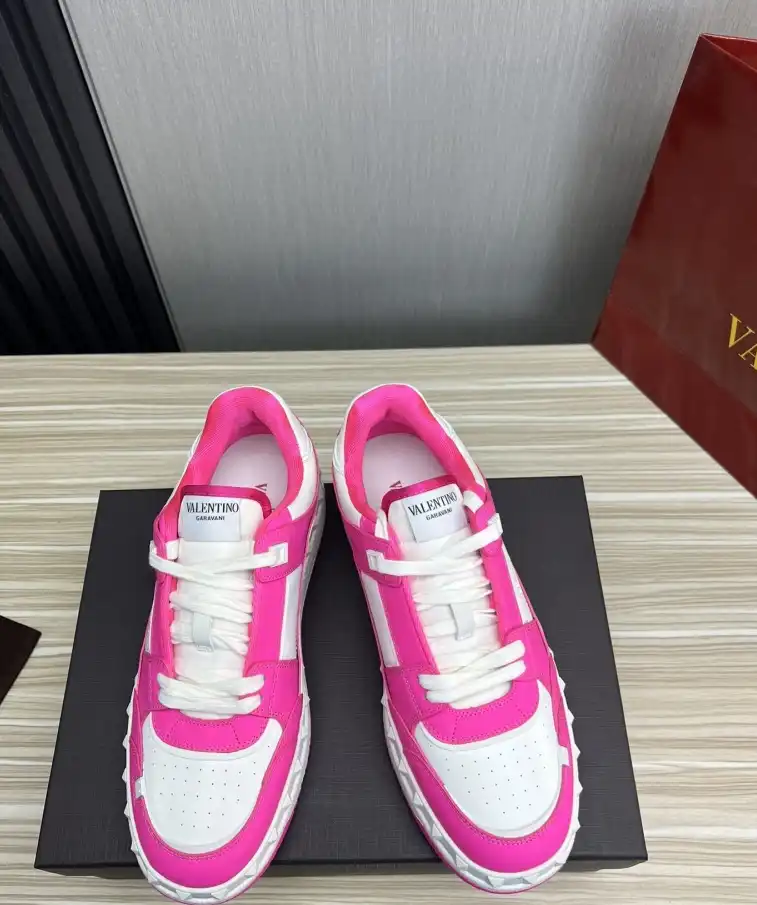 hype Valentino Sneakers