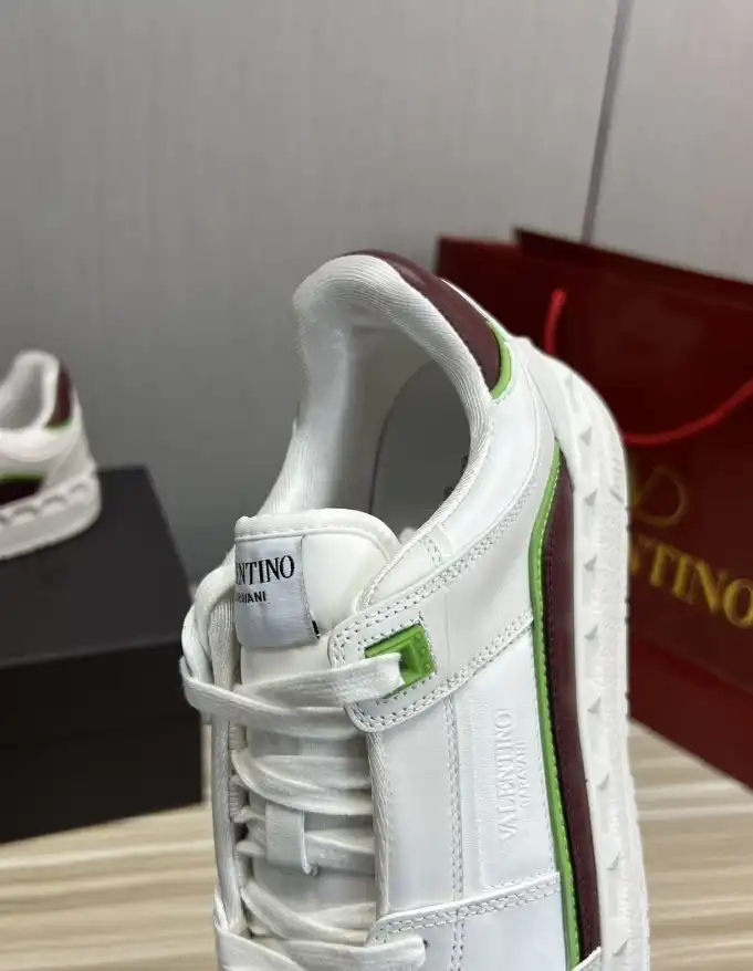 hype Valentino Sneakers