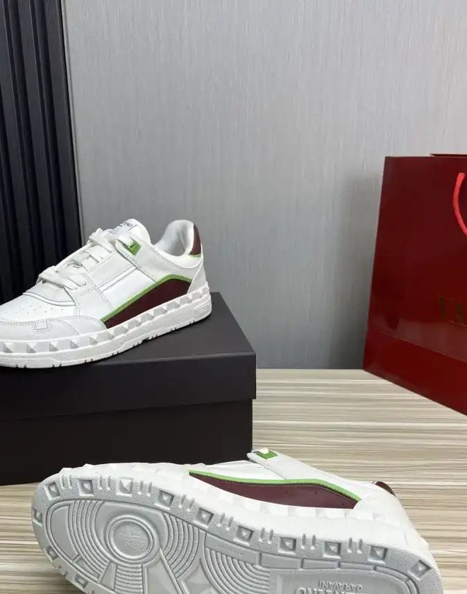 hype Valentino Sneakers