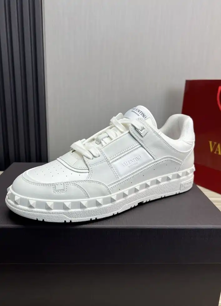 hype Valentino Sneakers