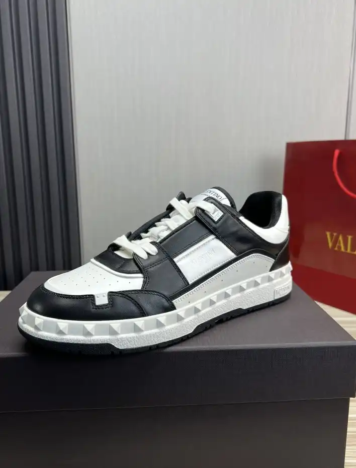 hype Valentino Sneakers