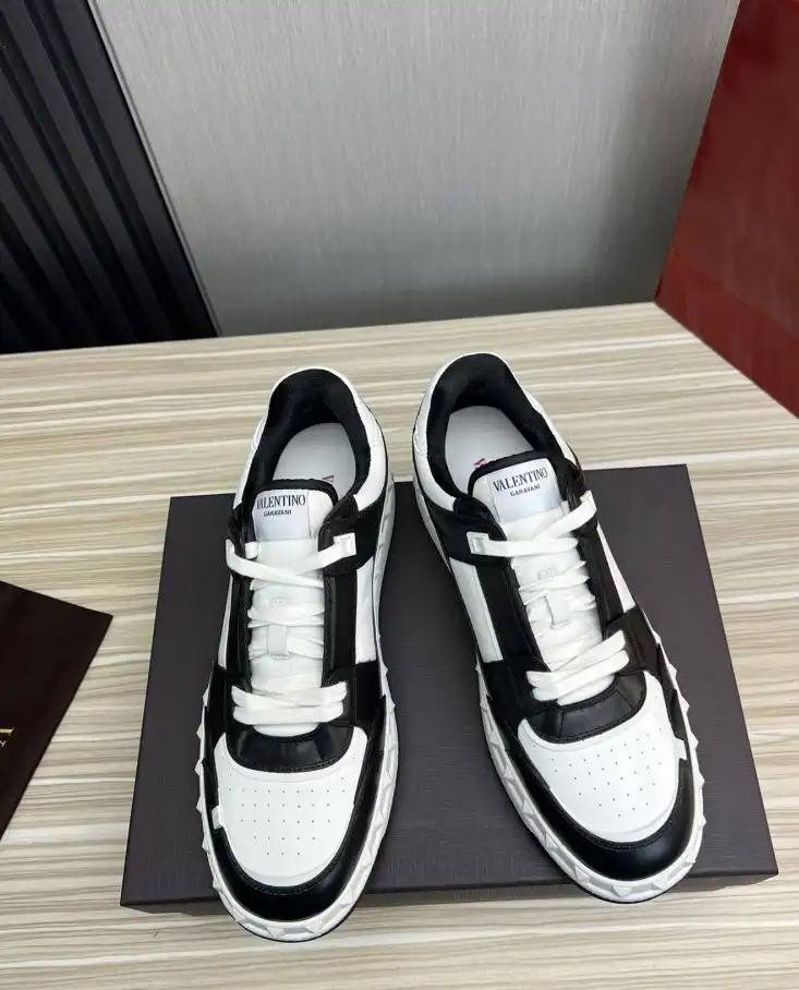 hype Valentino Sneakers