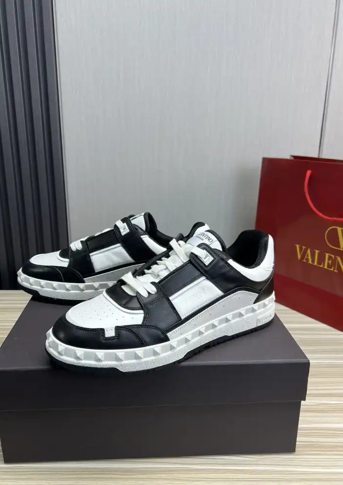 hype Valentino Sneakers