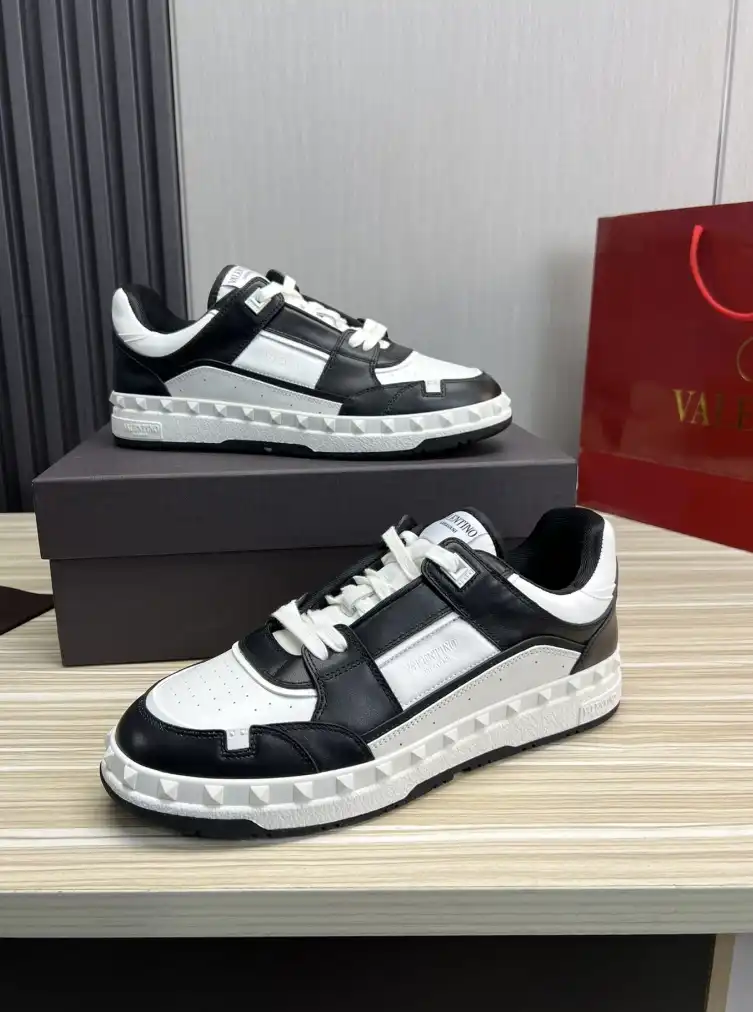 hype Valentino Sneakers