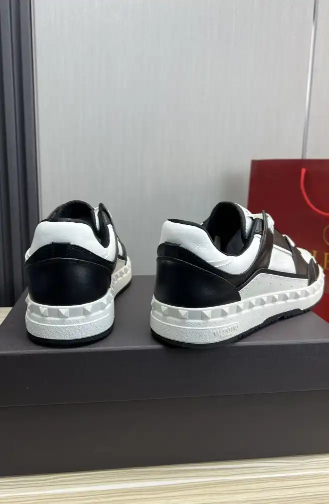 hype Valentino Sneakers