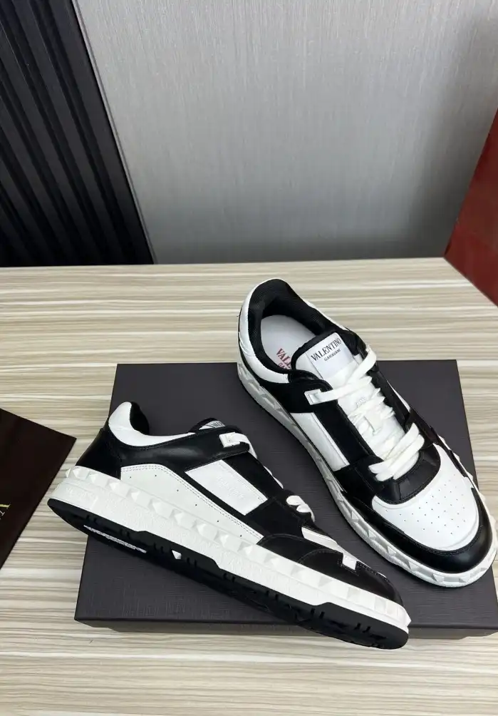 hype Valentino Sneakers