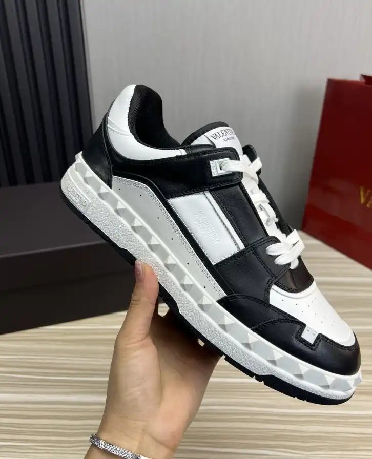 hype Valentino Sneakers