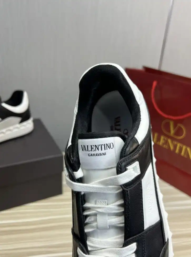 hype Valentino Sneakers