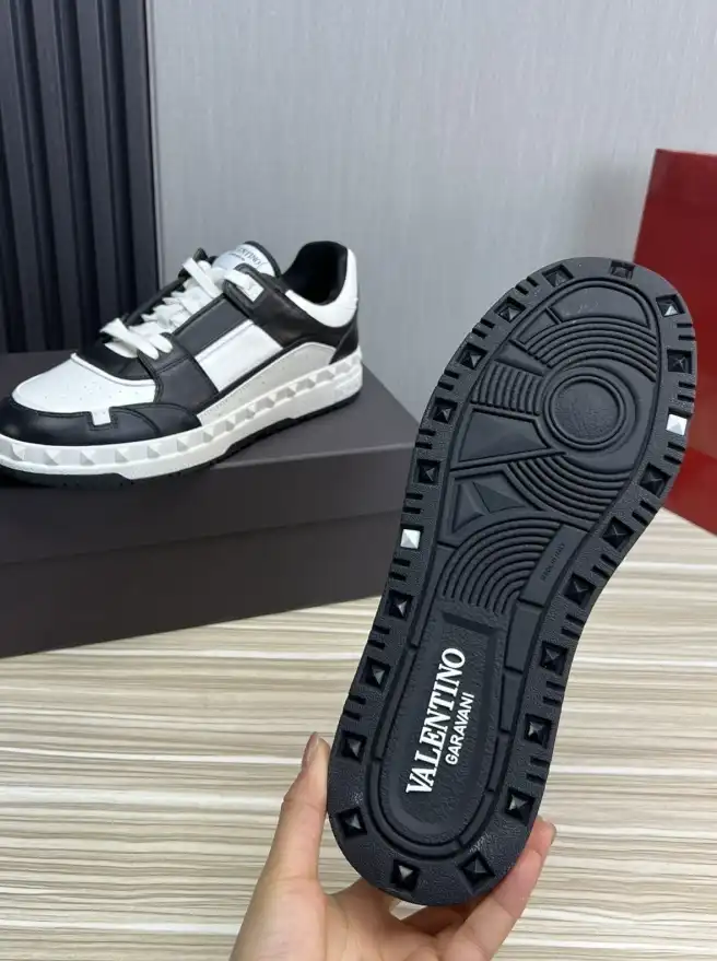 hype Valentino Sneakers