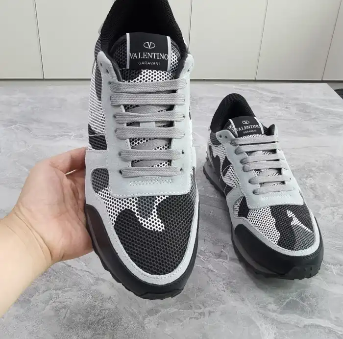 hype Valentino Sneakers