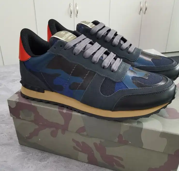 hype Valentino Sneakers