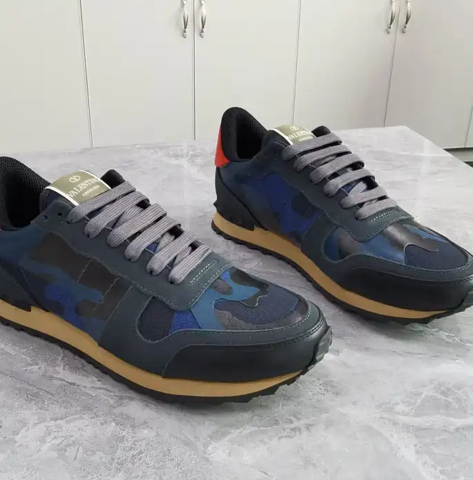 hype Valentino Sneakers