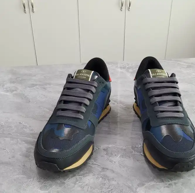 hype Valentino Sneakers