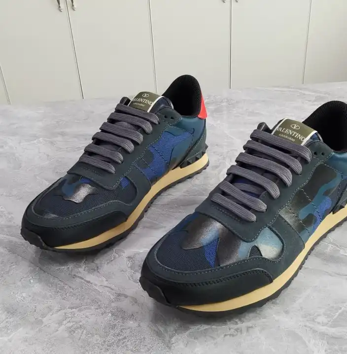 hype Valentino Sneakers