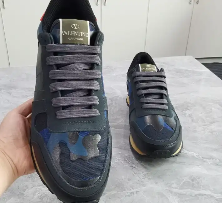 hype Valentino Sneakers