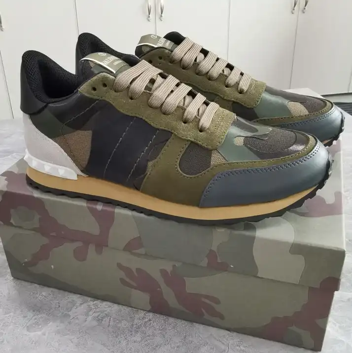 hype Valentino Sneakers