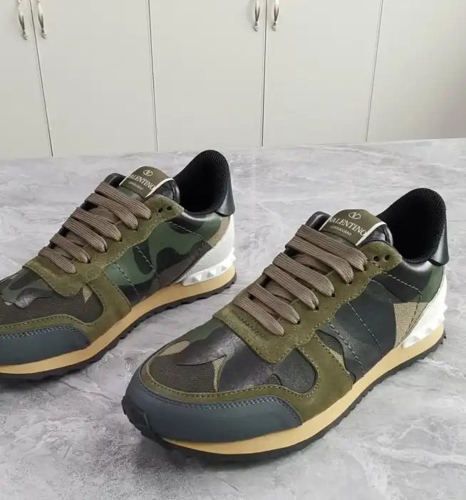 hype Valentino Sneakers