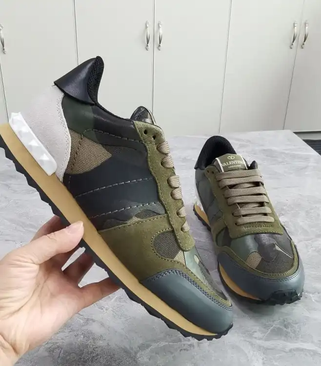 hype Valentino Sneakers