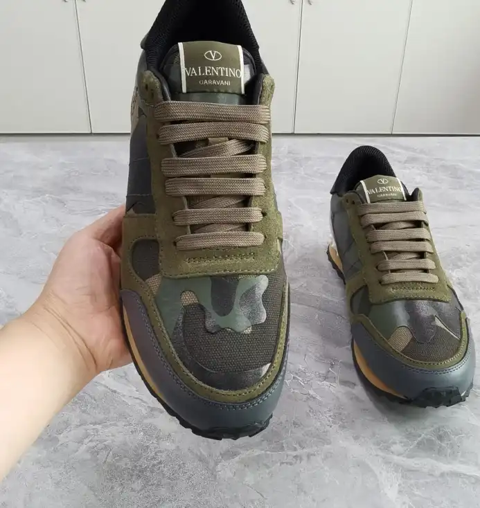 hype Valentino Sneakers