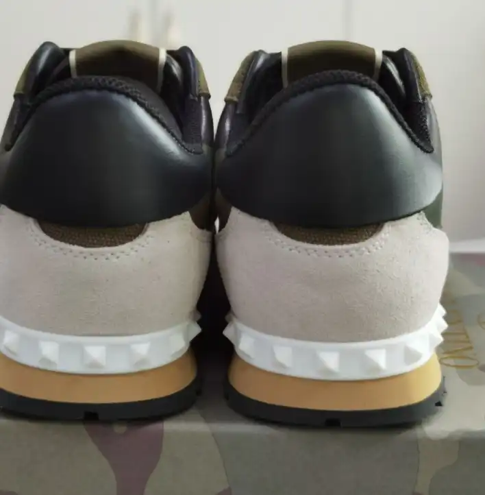 hype Valentino Sneakers