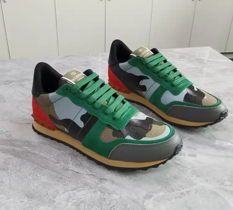 hype Valentino Sneakers