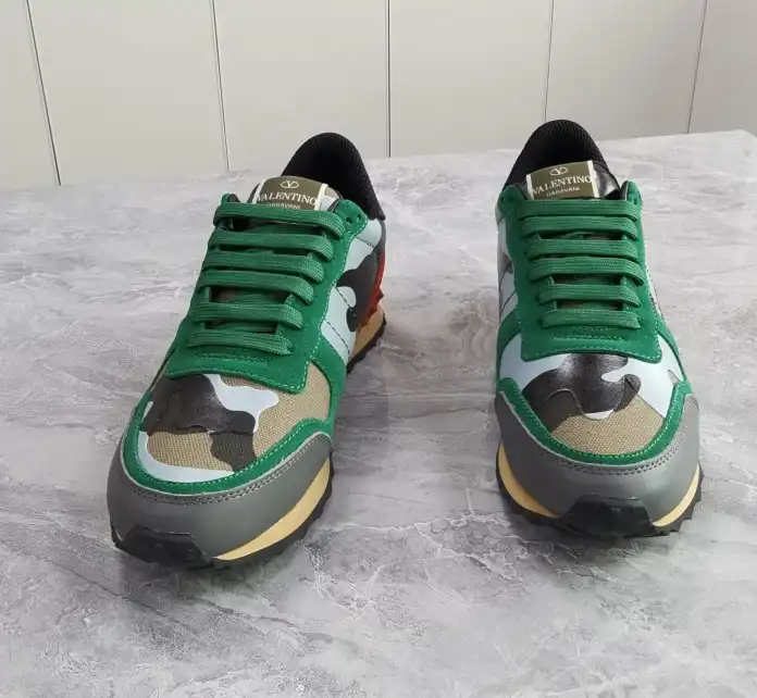 hype Valentino Sneakers