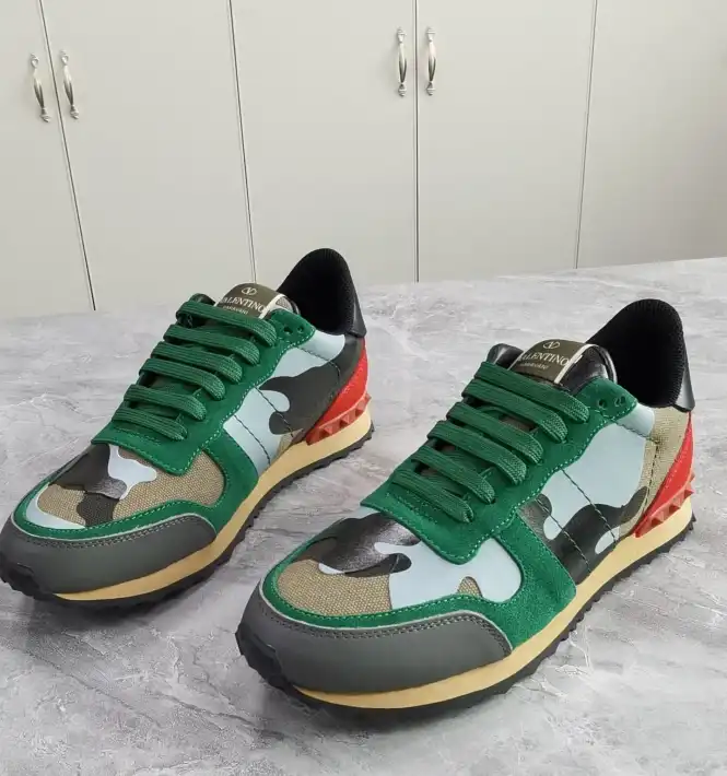 hype Valentino Sneakers