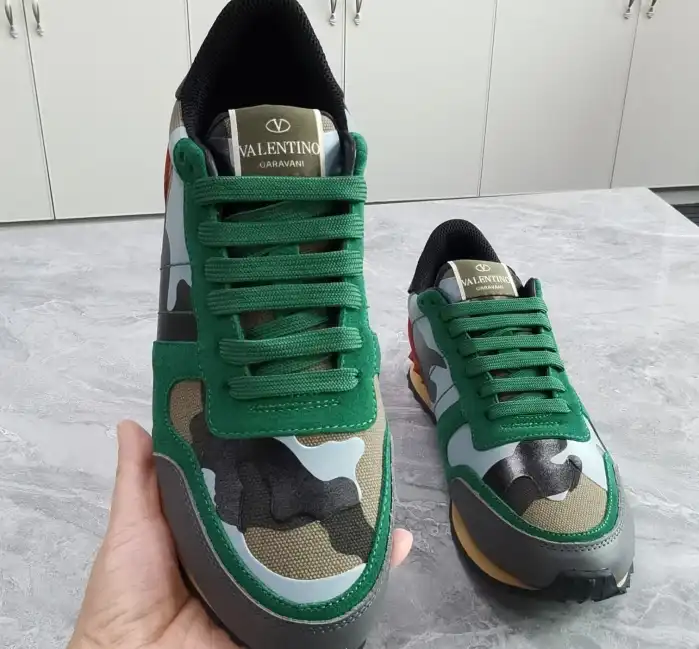 hype Valentino Sneakers