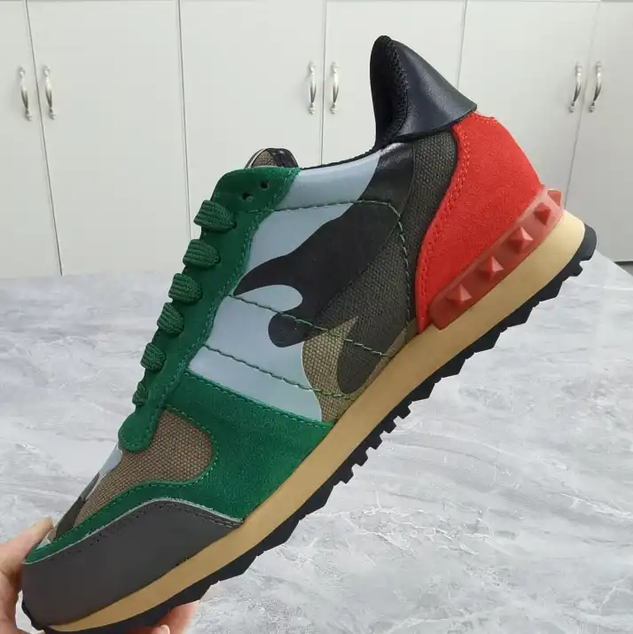 hype Valentino Sneakers