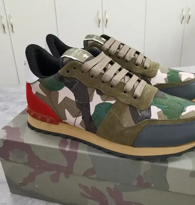 hype Valentino Sneakers