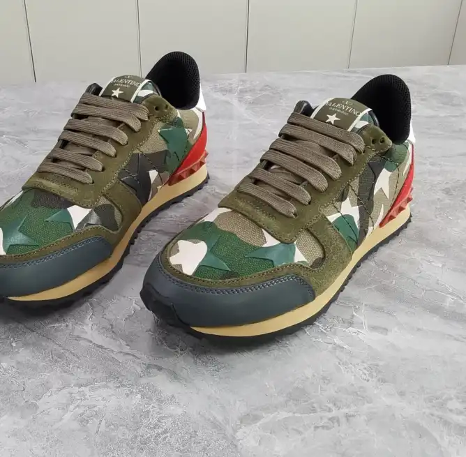 hype Valentino Sneakers