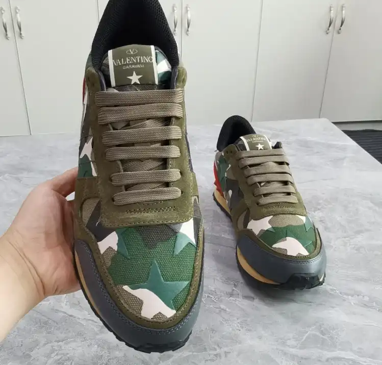 hype Valentino Sneakers