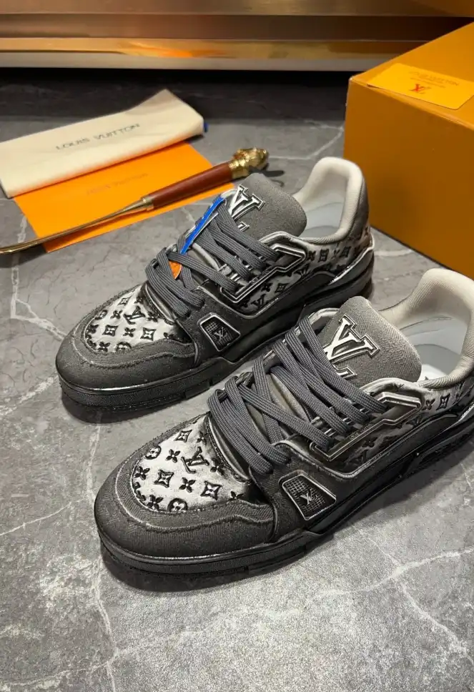 hype Louis Vuitton Sneakers