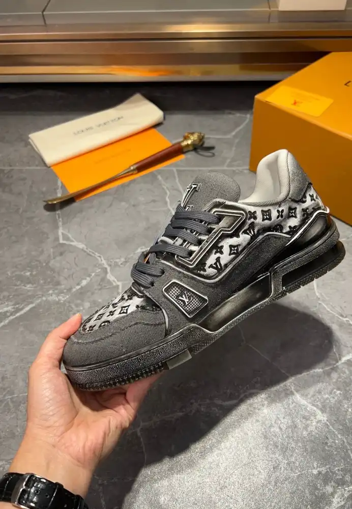 hype Louis Vuitton Sneakers