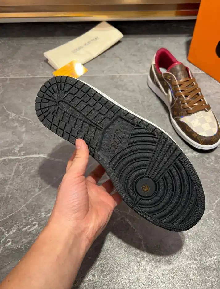 hype Louis Vuitton Sneakers