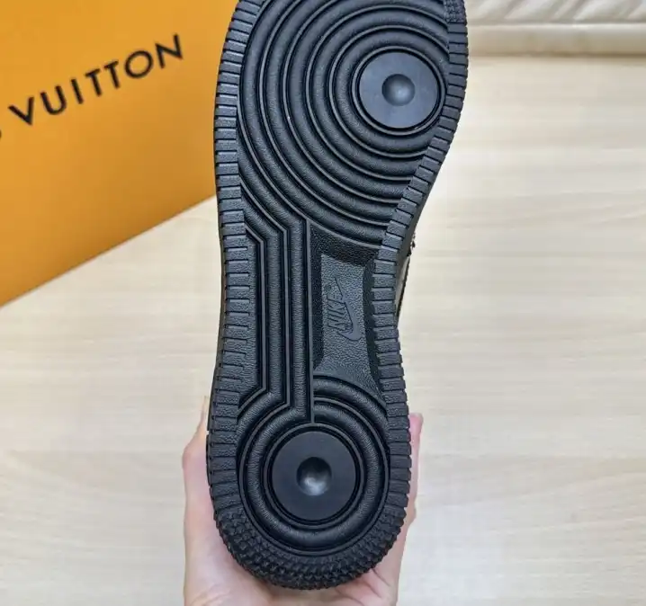 hype Louis Vuitton Sneakers