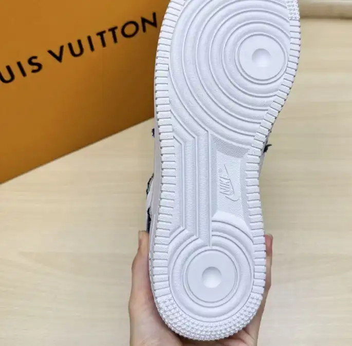 hype Louis Vuitton Sneakers