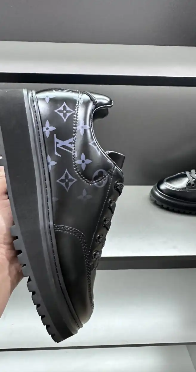 hype Louis Vuitton Sneakers