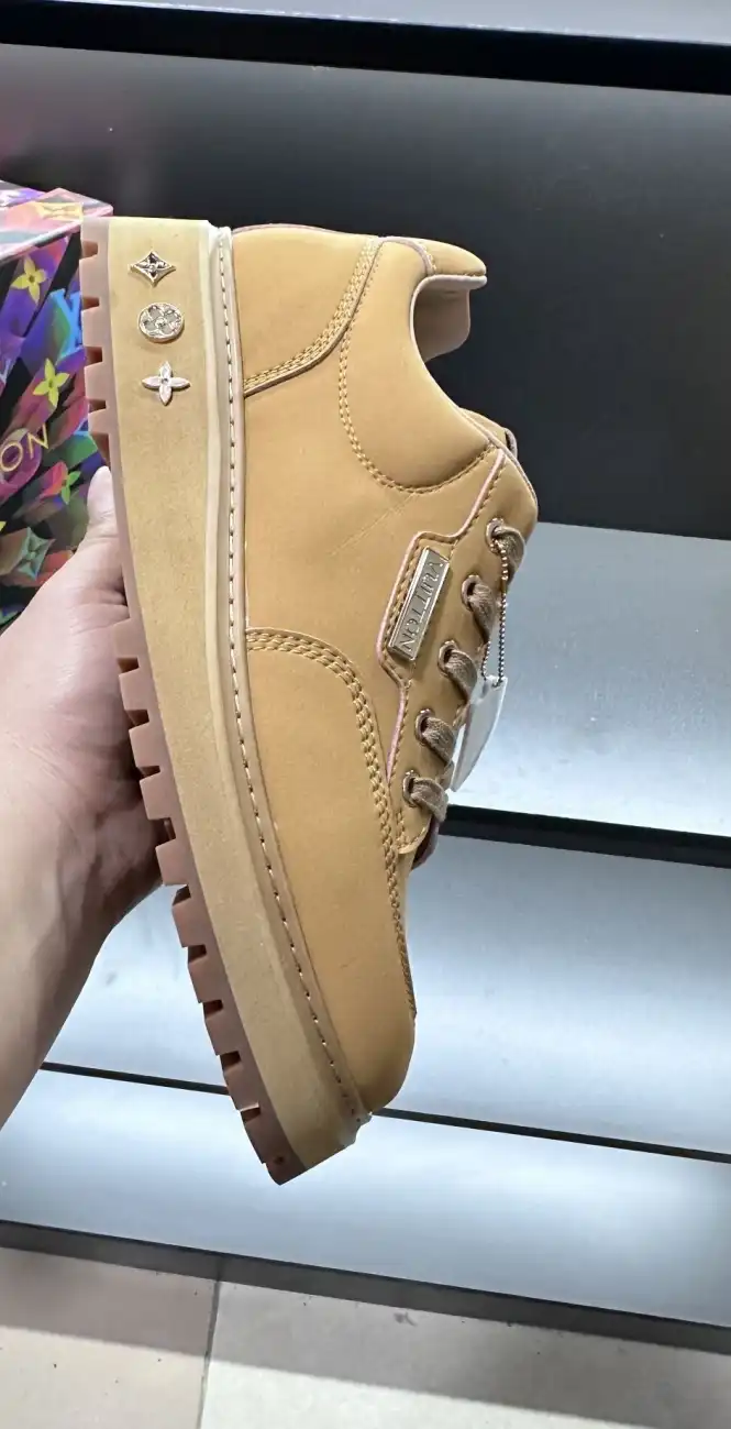 hype Louis Vuitton Sneakers