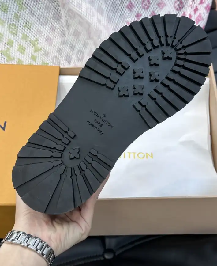 hype Louis Vuitton Sneakers