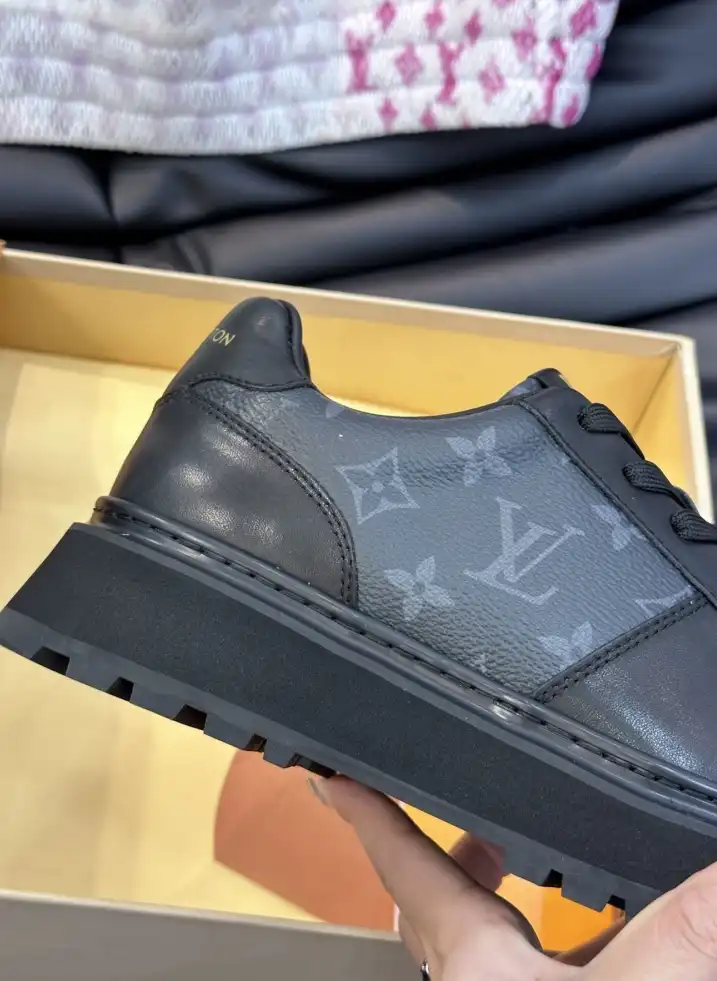 hype Louis Vuitton Sneakers