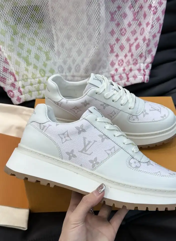 hype Louis Vuitton Sneakers