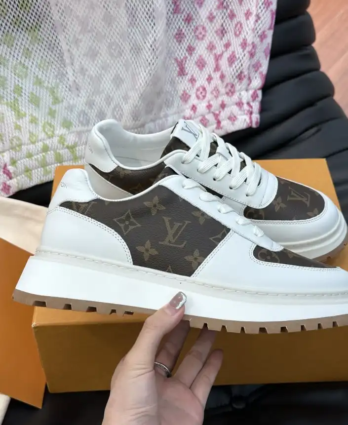 hype Louis Vuitton Sneakers