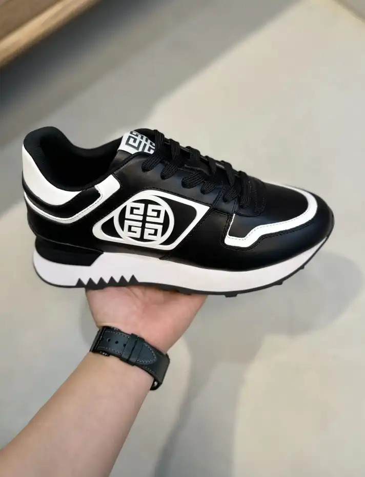 hype Givenchy Sneakers