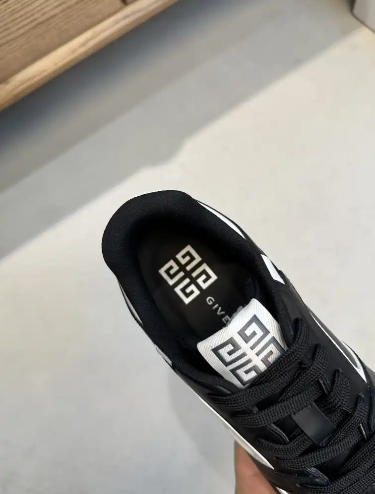 hype Givenchy Sneakers