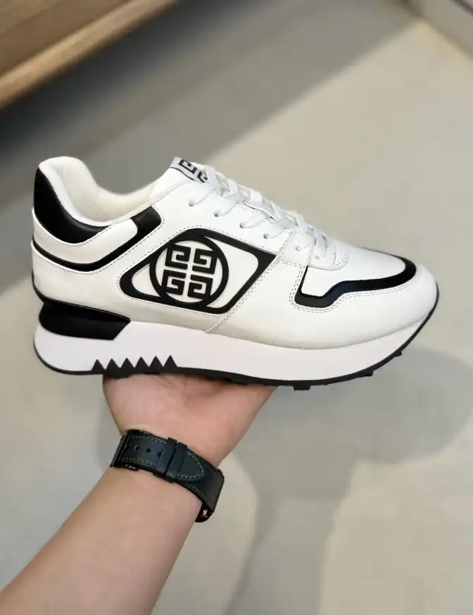 hype Givenchy Sneakers