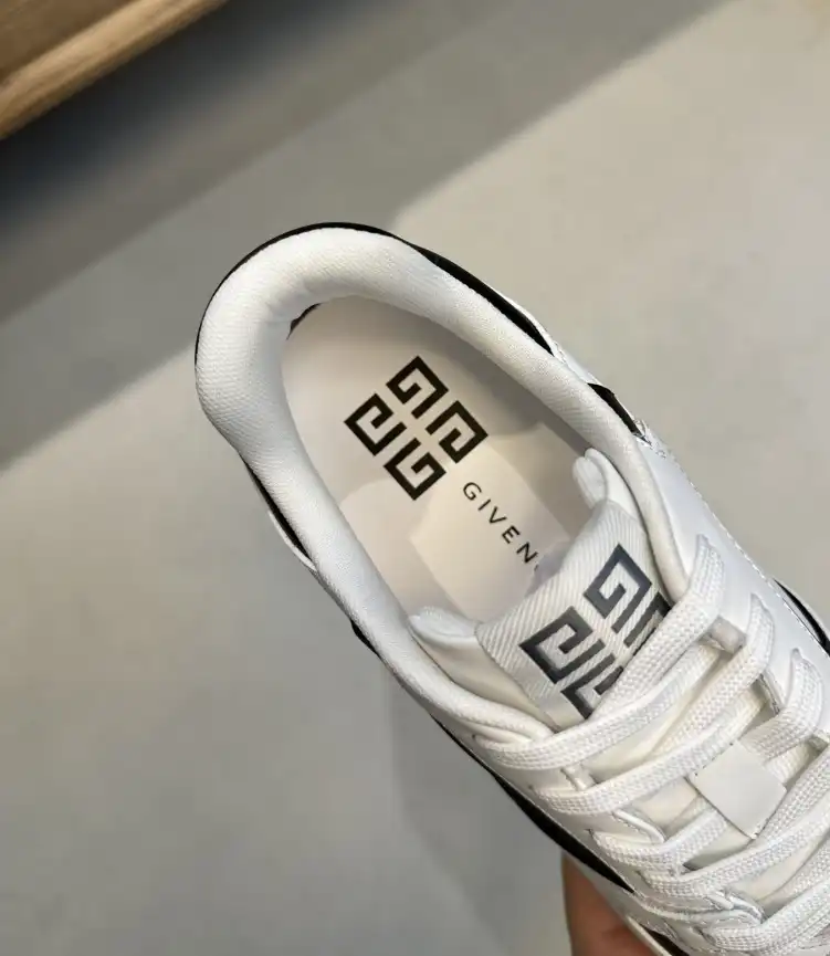 hype Givenchy Sneakers