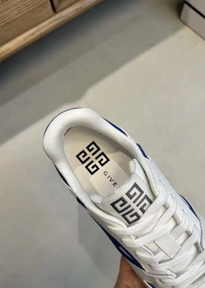 hype Givenchy Sneakers