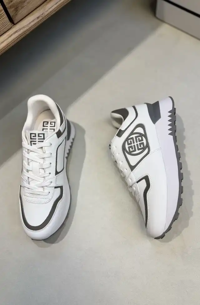 hype Givenchy Sneakers