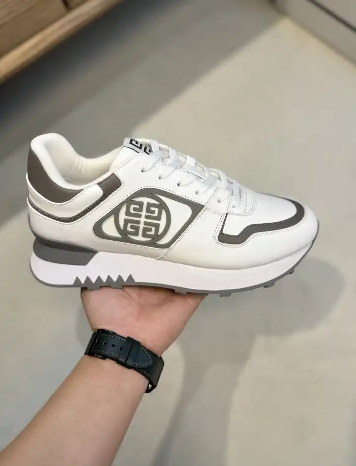 hype Givenchy Sneakers